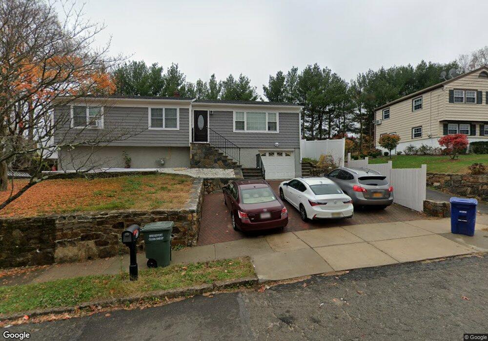 17 Roxbury Ln, Bridgeport, CT 06606 - photo 1