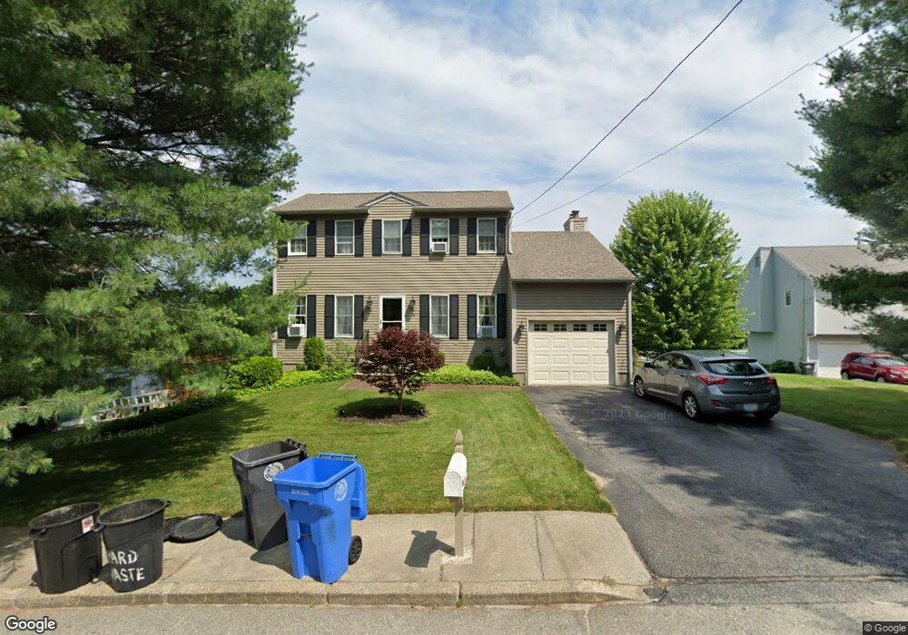 28 Woodcrest Ct, Cranston, RI 02921 - photo 1