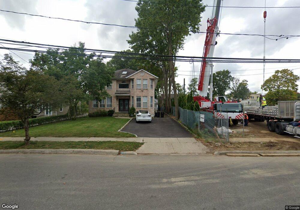 8 North Rd, Great Neck, NY 11024 - photo 1