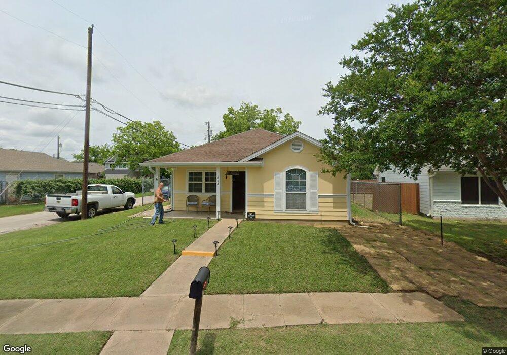 613 E Wardville St, Cleburne, TX 76031 - photo 1