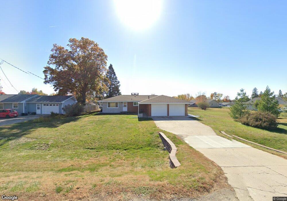 305 N 19th Ave W, Newton, IA 50208 - photo 1