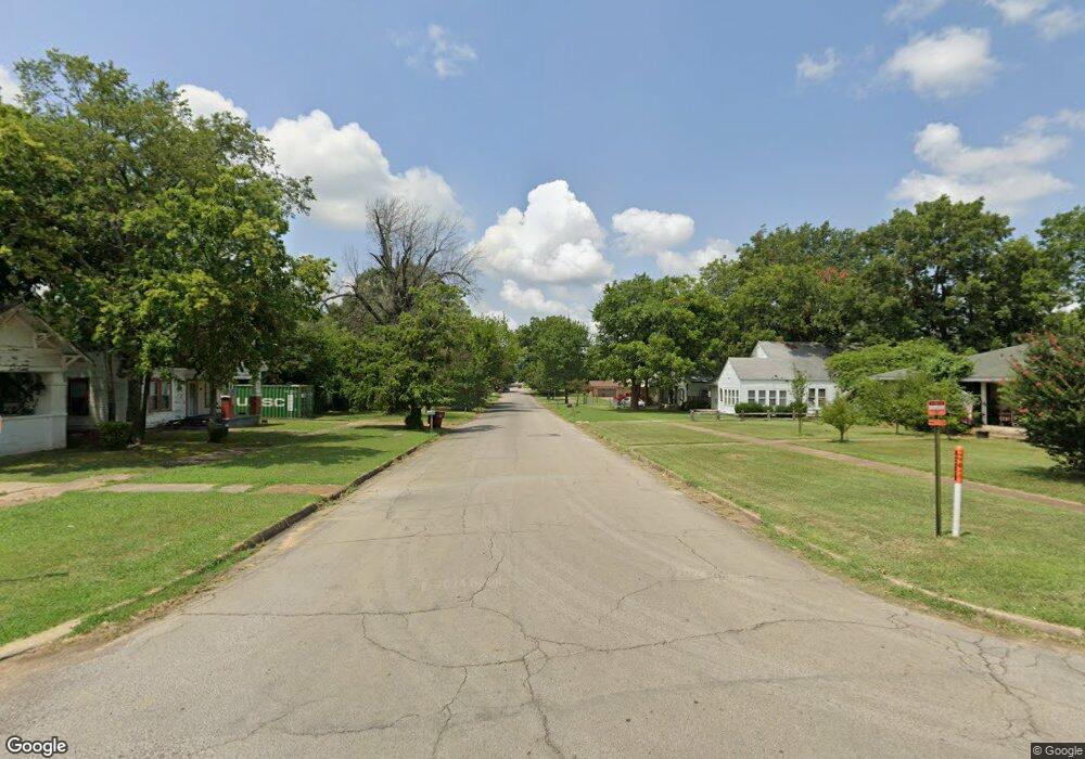 106 E Half Duke St, Hugo, OK 74743 - photo 1