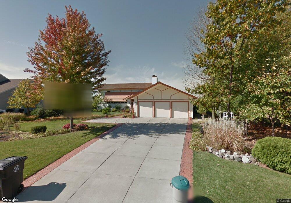 W134N6605 Lilly Creek Dr, Menomonee Falls, WI 53051 - photo 1