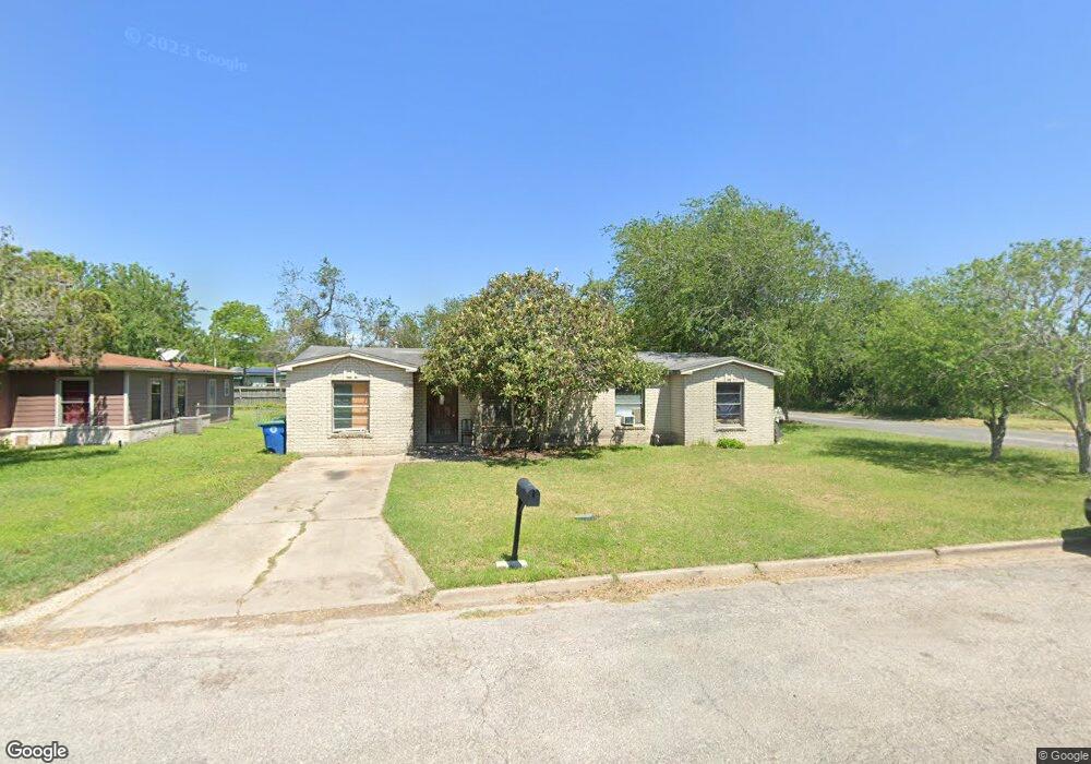 1525 E Rosewood St, Beeville, TX 78102 - photo 1