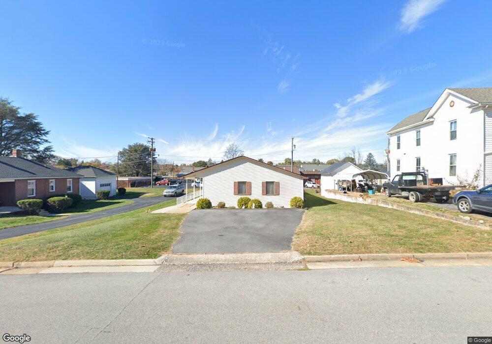 439 S Poplar Ave, Waynesboro, VA 22980 - photo 1