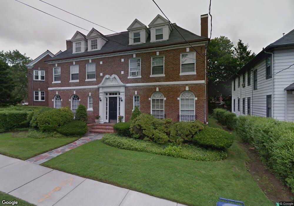 62 Manet Rd unit 1   62, Chestnut Hill, MA 02467 - photo 1