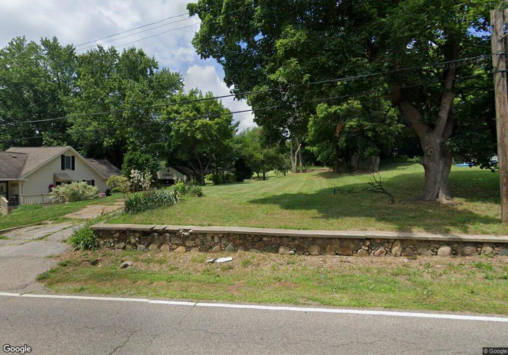 1070 Gilbert St, Flint, MI 48532 - photo 1