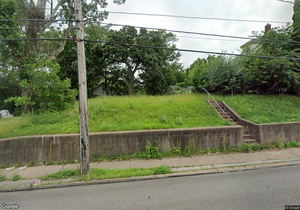 1221 E Locust St, Davenport, IA 52803 - photo 1