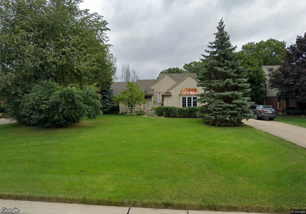 1701 Hickory Bark Ln, Bloomfield Hills, MI 48304 - photo 1