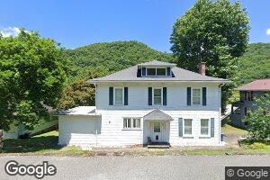 1428 Greenbrier Dr, Hinton, WV 25951