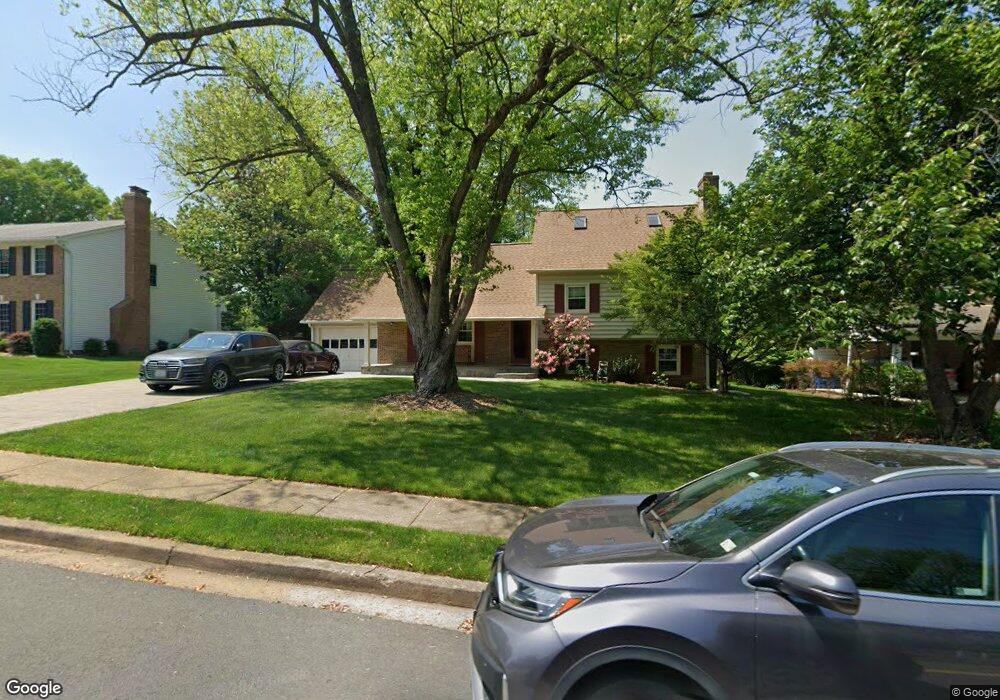 1738 Creek Crossing Rd, Vienna, VA 22182 - photo 1