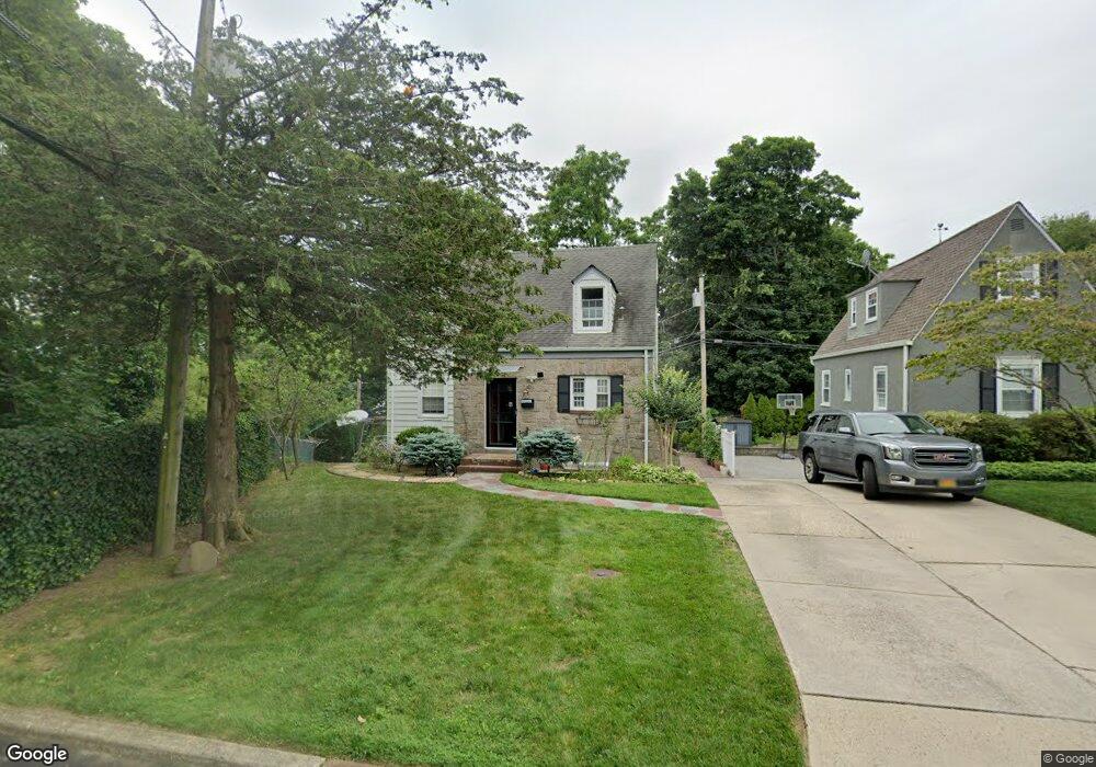 19 Robin Rd, Manhasset, NY 11030 - photo 1