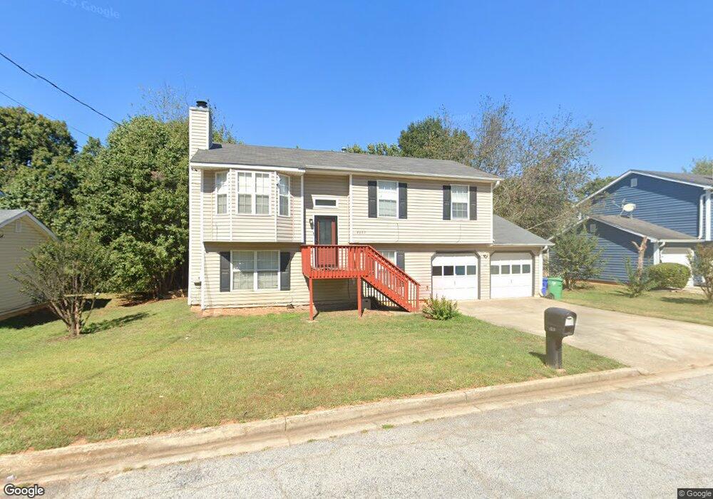 2097 Lown Farm Ln, Lithonia, GA 30058 - photo 1