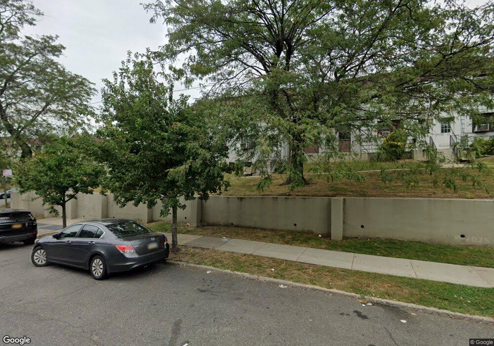 67-1 Park Dr E unit B, Flushing, NY 11367 - photo 1