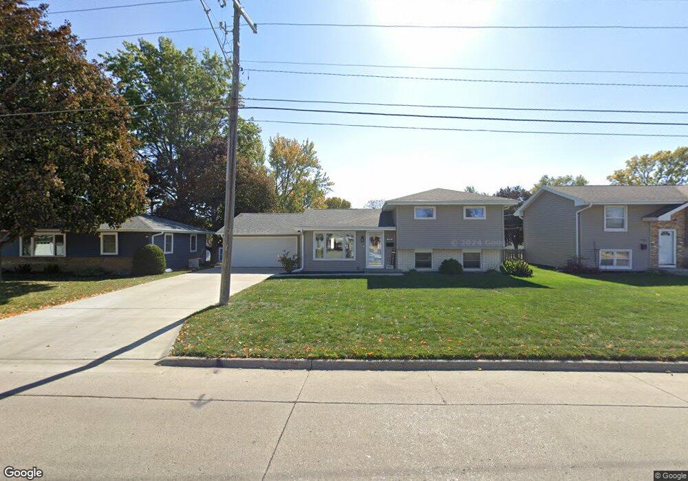 2201 N 4th Ave E, Newton, IA 50208 - photo 1