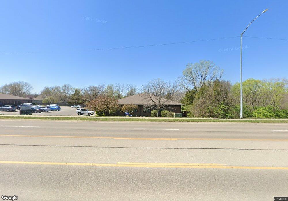 3735 SW Wanamaker Rd, Topeka, KS 66610 - photo 1