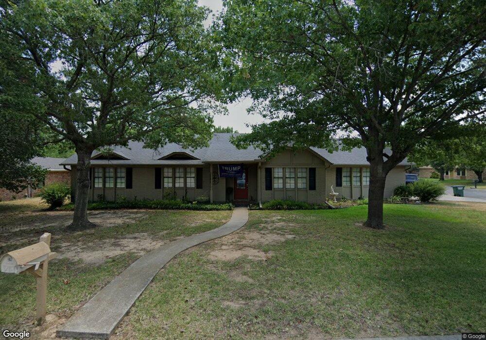 410 Holly Ln, Gainesville, TX 76240 - photo 1