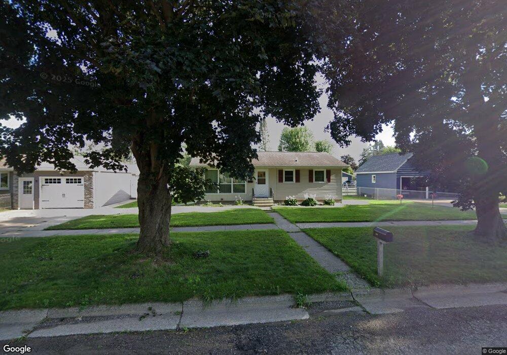 611 S 2nd St, La Crescent, MN 55947 - photo 1