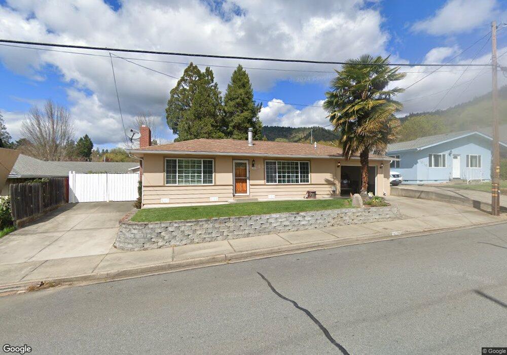 1008 NE Savage St, Grants Pass, OR 97526 - photo 1