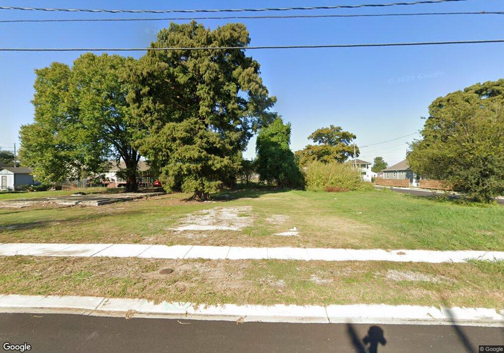 1736 Charbonnet St, New Orleans, LA 70117 - photo 1