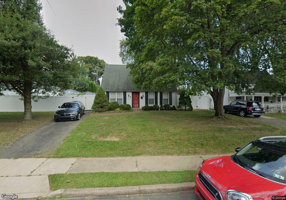 870 Bobwhite Ln, Secane, PA 19018 - photo 1