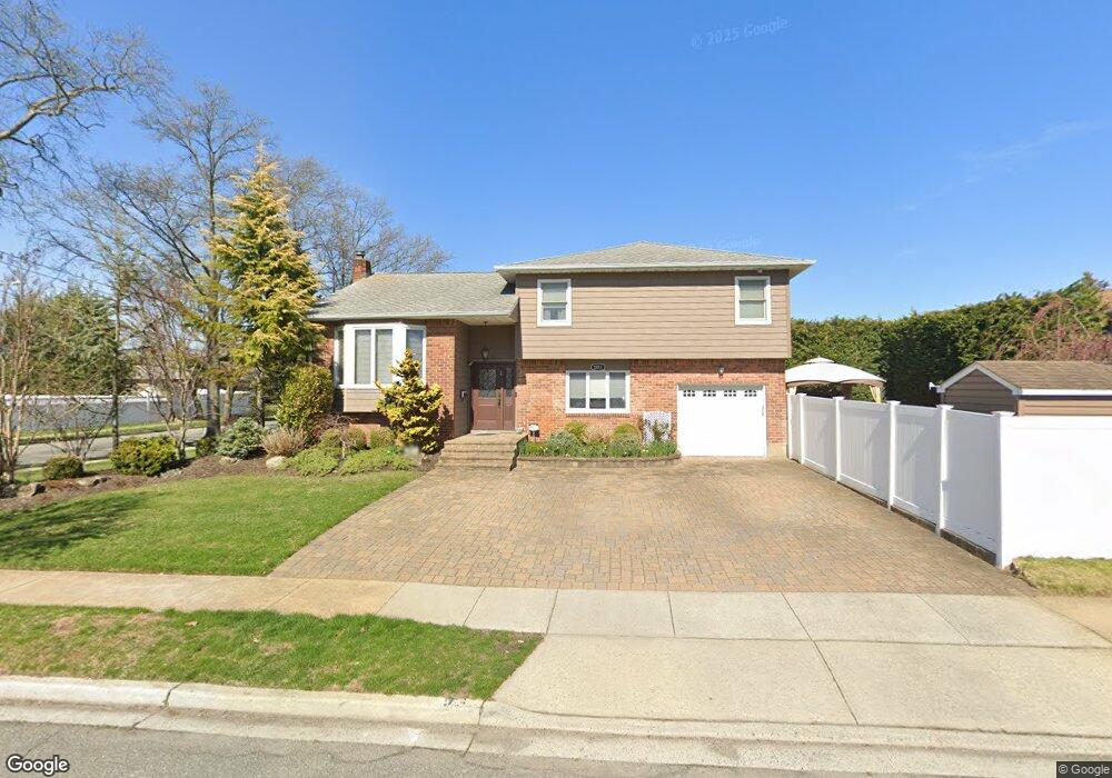 2811 Wynsum Ave, Merrick, NY 11566 - photo 1