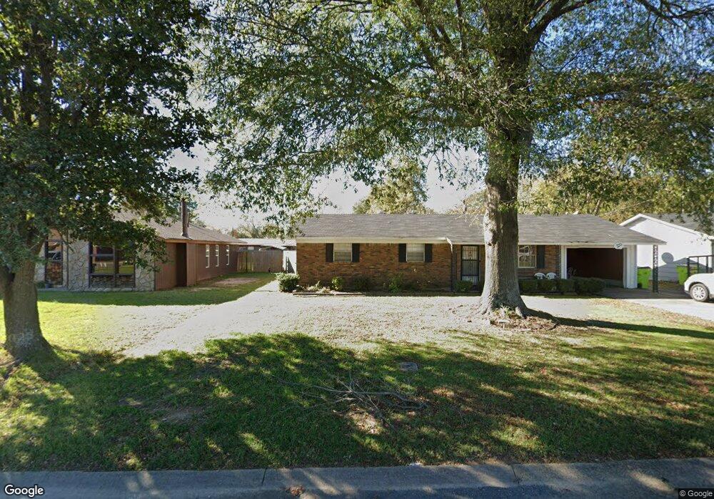 1211 N Maple St, Stuttgart, AR 72160 - photo 1