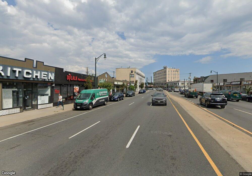 27 Piccadilly Dwns, Lynbrook, NY 11563 - photo 1