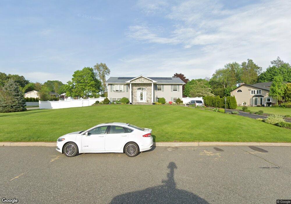 7 Peppermint Rd, ComMacK, NY 11725 - photo 1