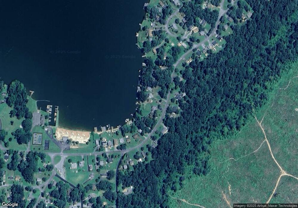 690 S Lakeshore Dr, Louisa, VA 23093 - photo 1