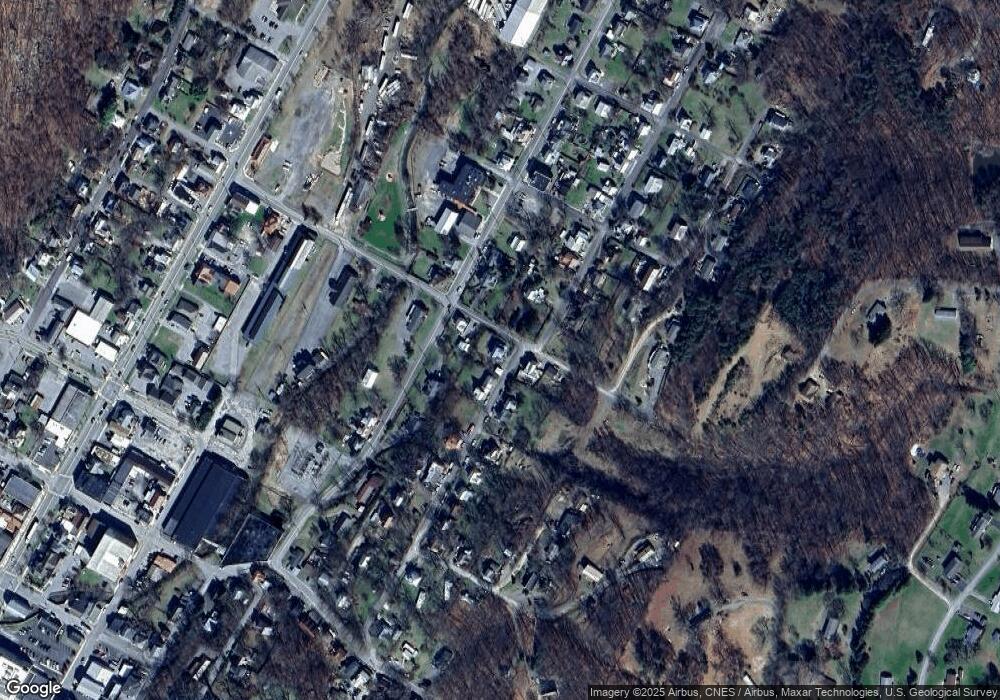 238 S Laurel Ave, Berkeley Springs, WV 25411 - photo 1