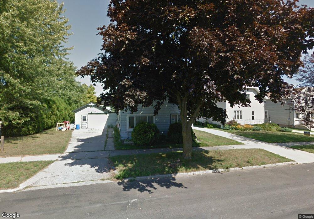 416 Saint Clair St, Manitowoc, WI 54220 - photo 1