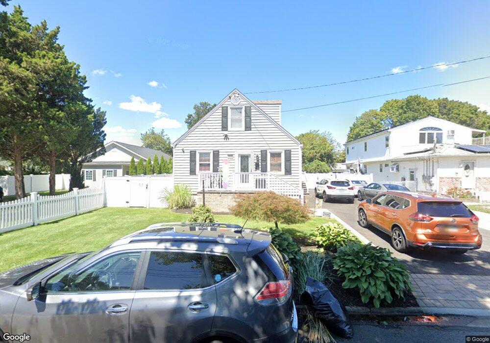 720 10th St, West Babylon, NY 11704 - photo 1