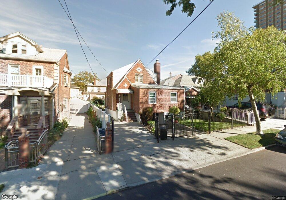 61-41 161st St, Fresh Meadows, NY 11365 - photo 1