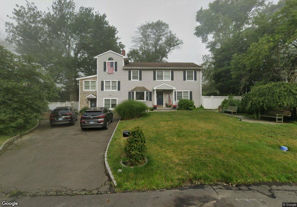 51 Kenilworth Dr E, Stamford, CT 06902 - photo 1