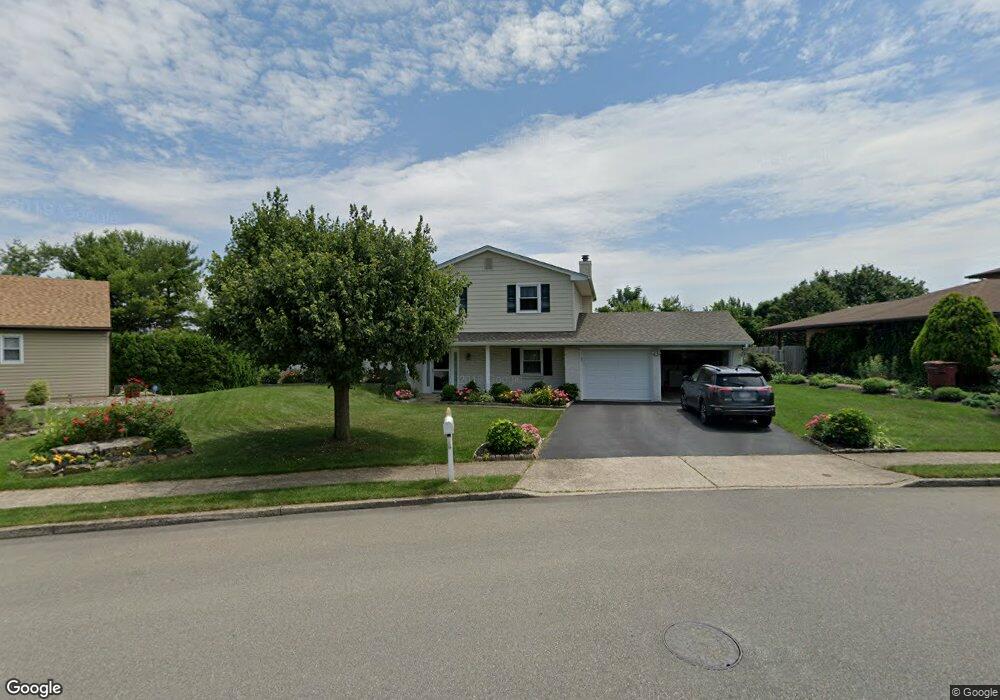 1752 Peachtree Cir, Whitehall, PA 18052 - photo 1