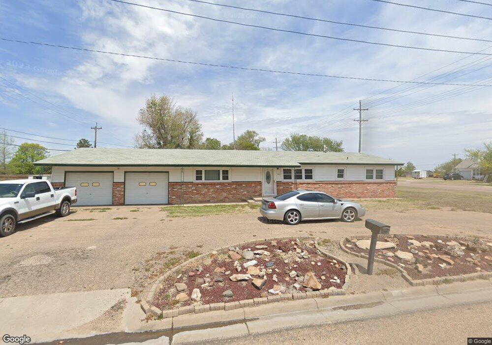 522 E 10th St, Hugoton, KS 67951 - photo 1