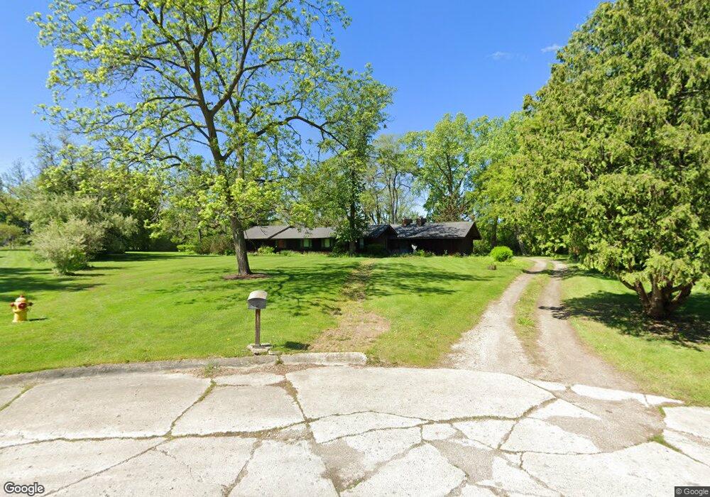 1071 Woodkrest Dr, Flint, MI 48532 - photo 1