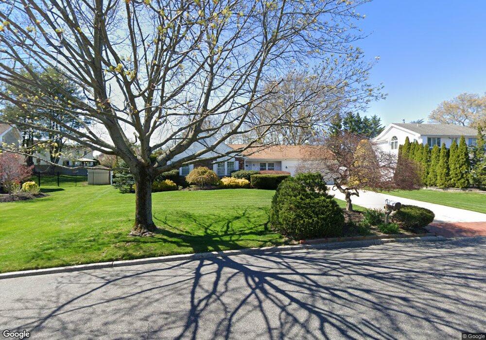 15 Long Meadow Rd, ComMacK, NY 11725 - photo 1