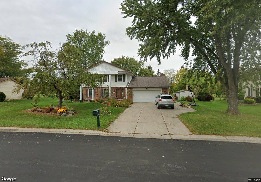 N106W16638 Old Farm Rd, Germantown, WI 53022 - photo 1