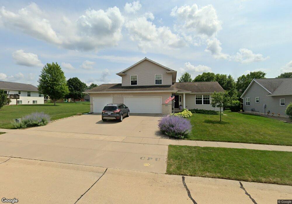 218 N Hillcrest Cir, Center Point, IA 52213 - photo 1