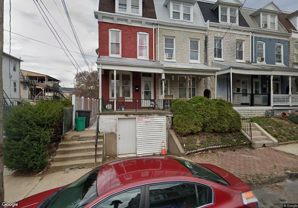 910 Pear St, Reading, PA 19601 - photo 1