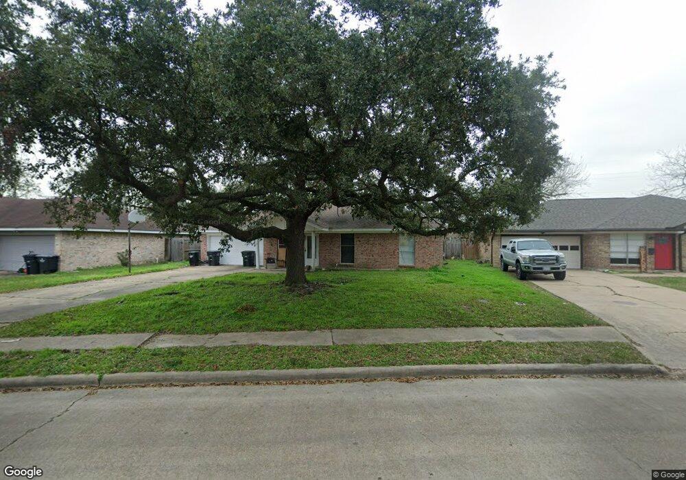 1101 Bayou Dr, Alvin, TX 77511 - photo 1