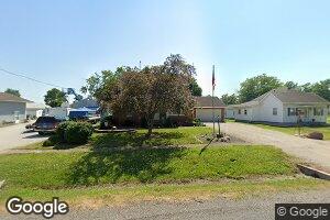 706 E Broad St, Raymond, IL 62560
