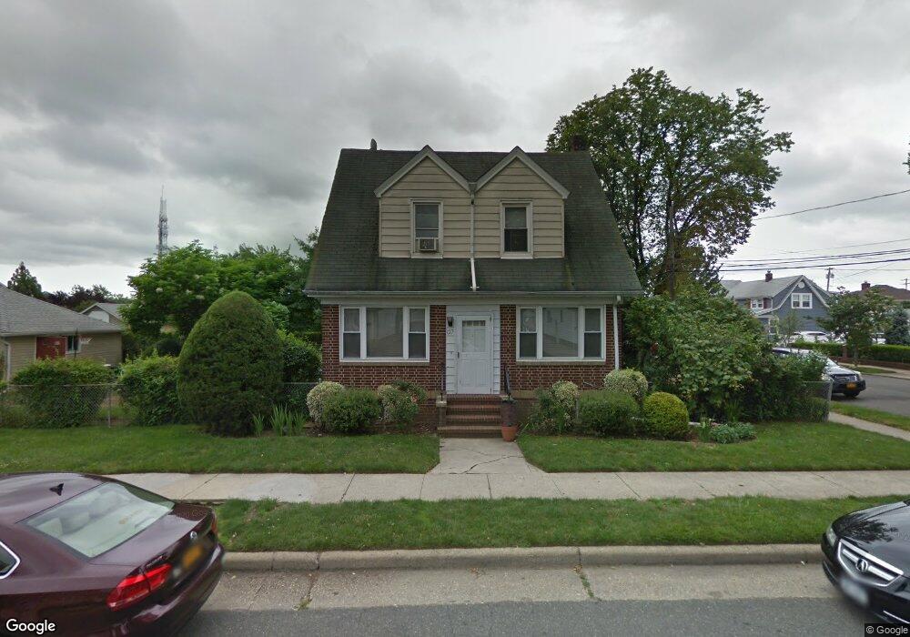 127 Musgnug Ave, Mineola, NY 11501 - photo 1