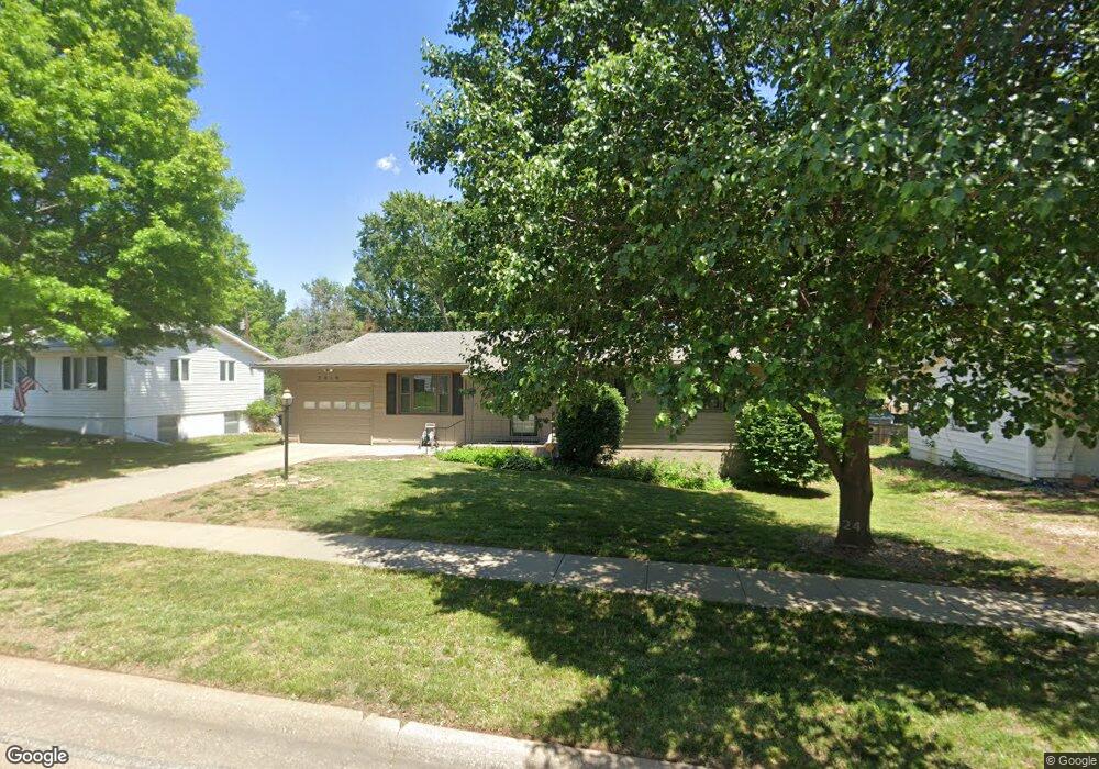 3016 SW Arnold Ave, Topeka, KS 66614 - photo 1