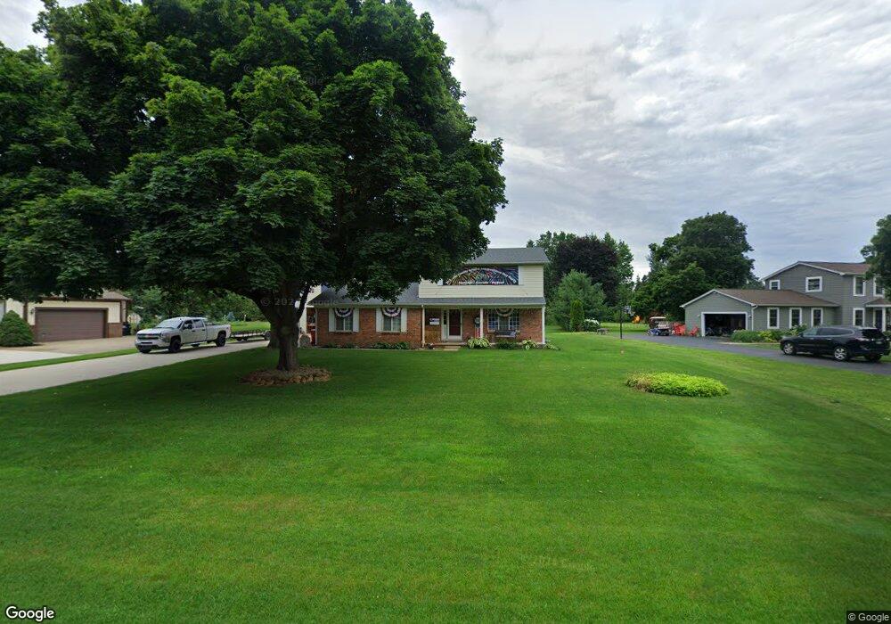 7429 Buckthorn Dr, West Bloomfield, MI 48324 - photo 1