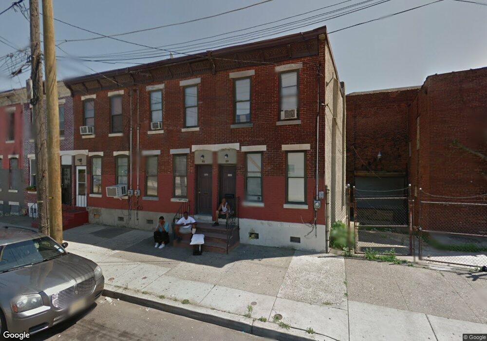 572 Chestnut St, Camden, NJ 08103 - photo 1