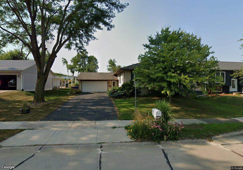 4597 Jonathan Ln NW, Cedar Rapids, IA 52405 - photo 1