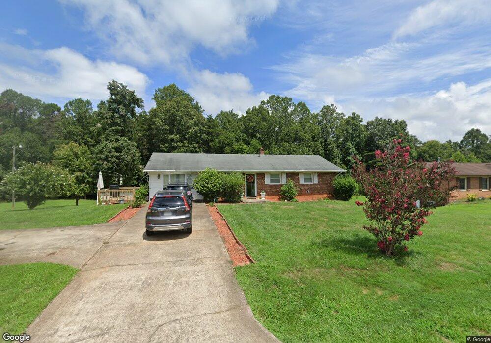 194 Robin Rd, Martinsville, VA 24112 - photo 1